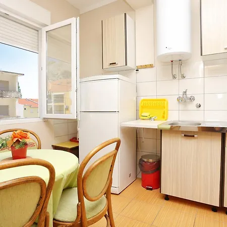 2738b أوميس